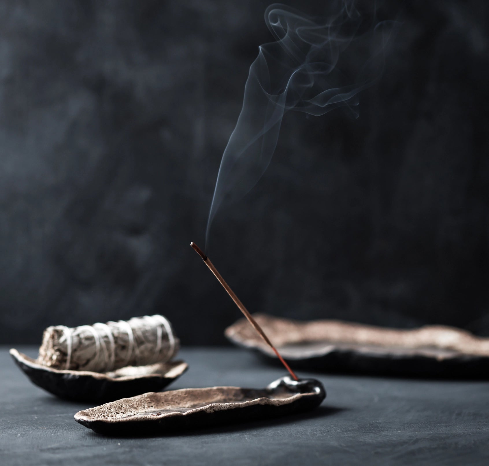 Stoneware incense holder with bronze volcanic glaze – Willage artisan object
