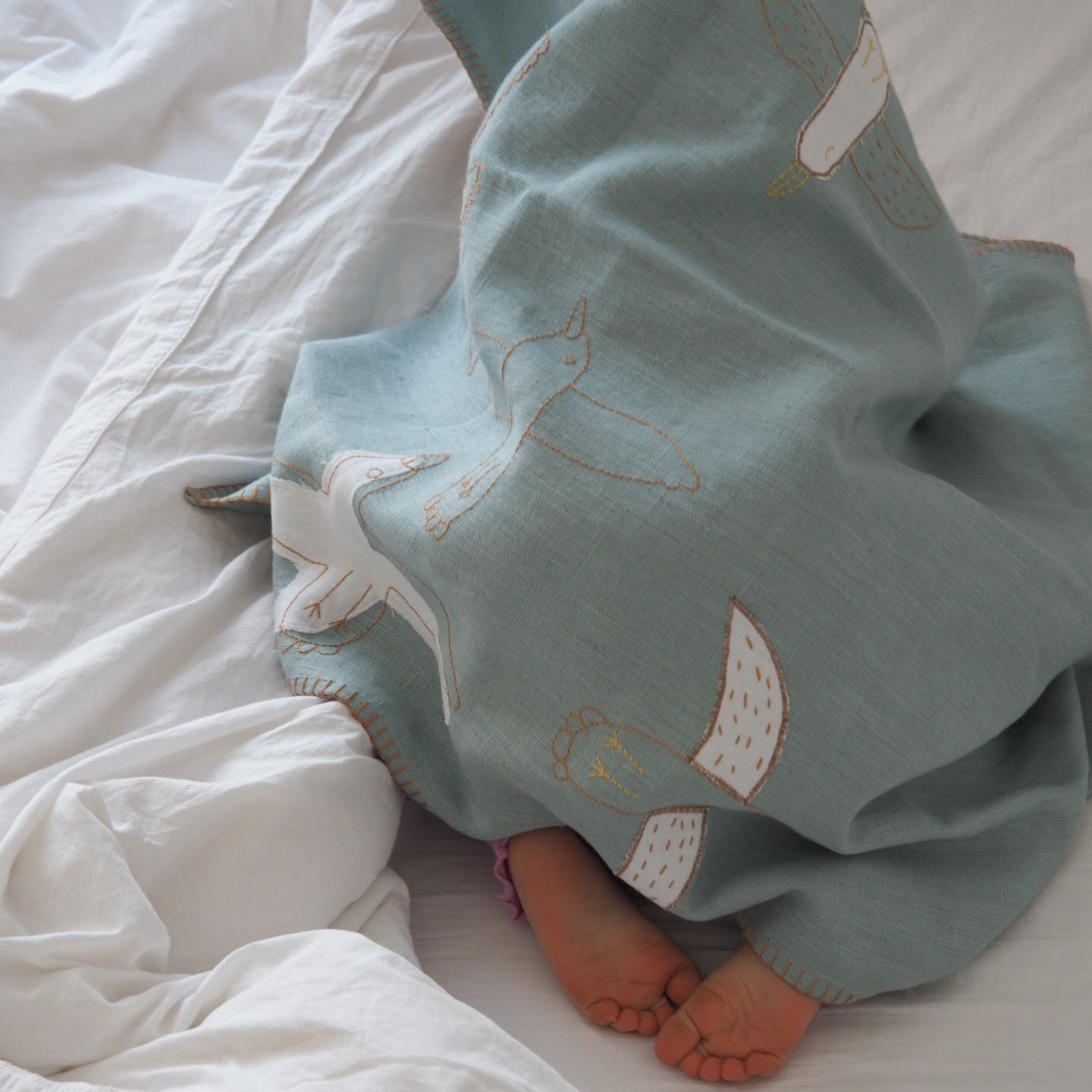 Organic linen baby blanket in sage green, handwoven and naturally plant-dyed by Ewelina Lapeyre in France, from WILLAGE