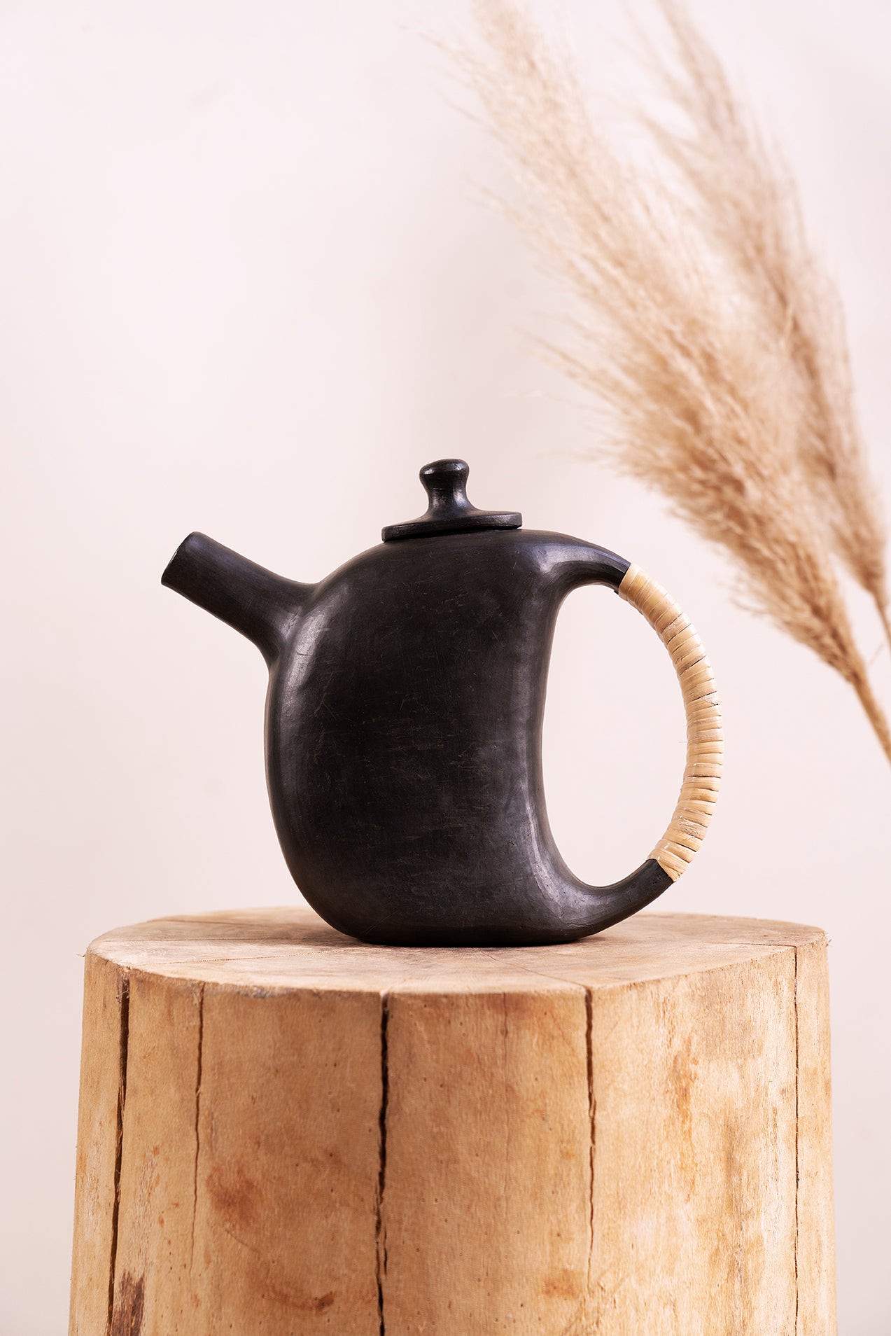 Black Serpentine Stone Wine Pot