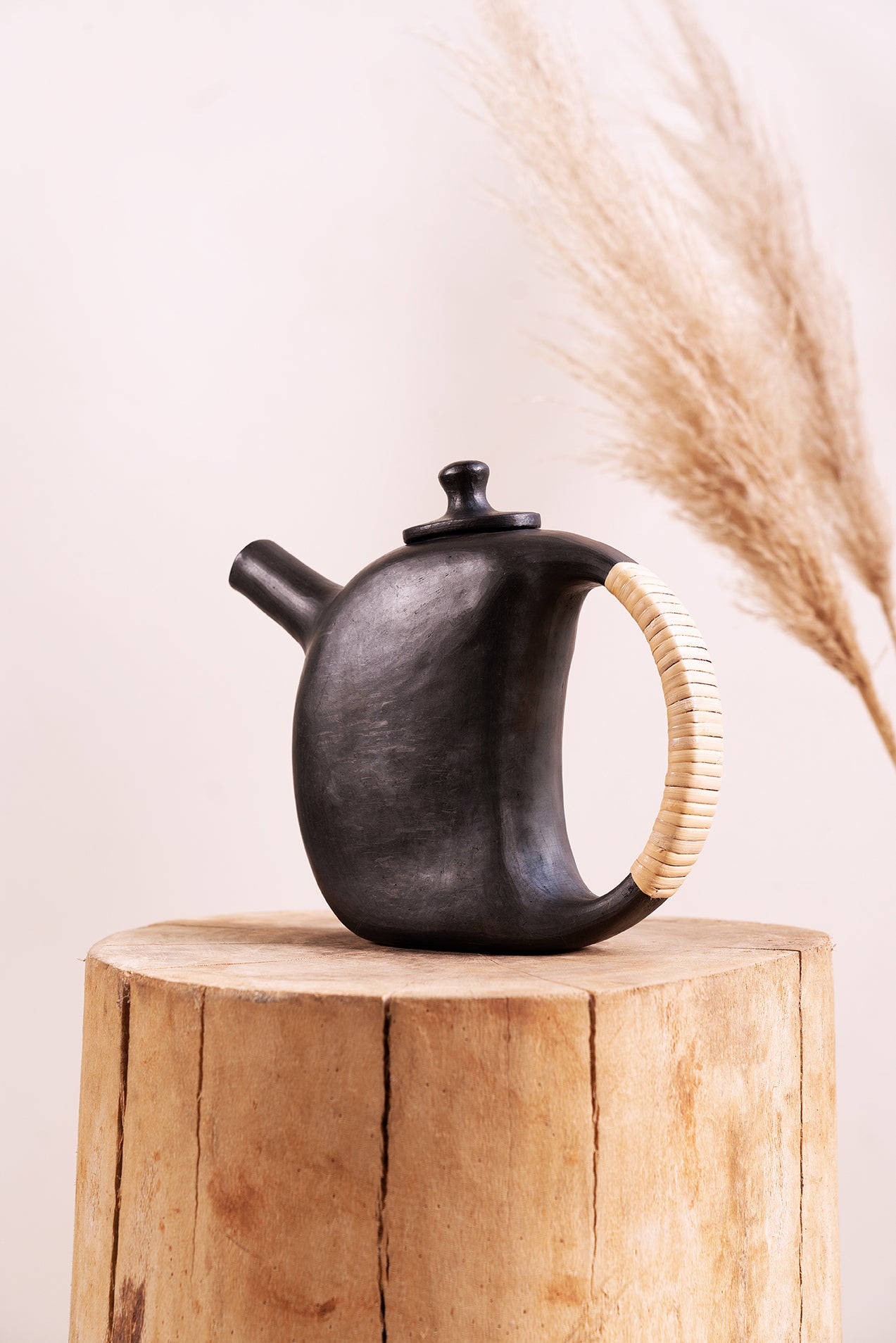 Black Serpentine Stone Wine Pot