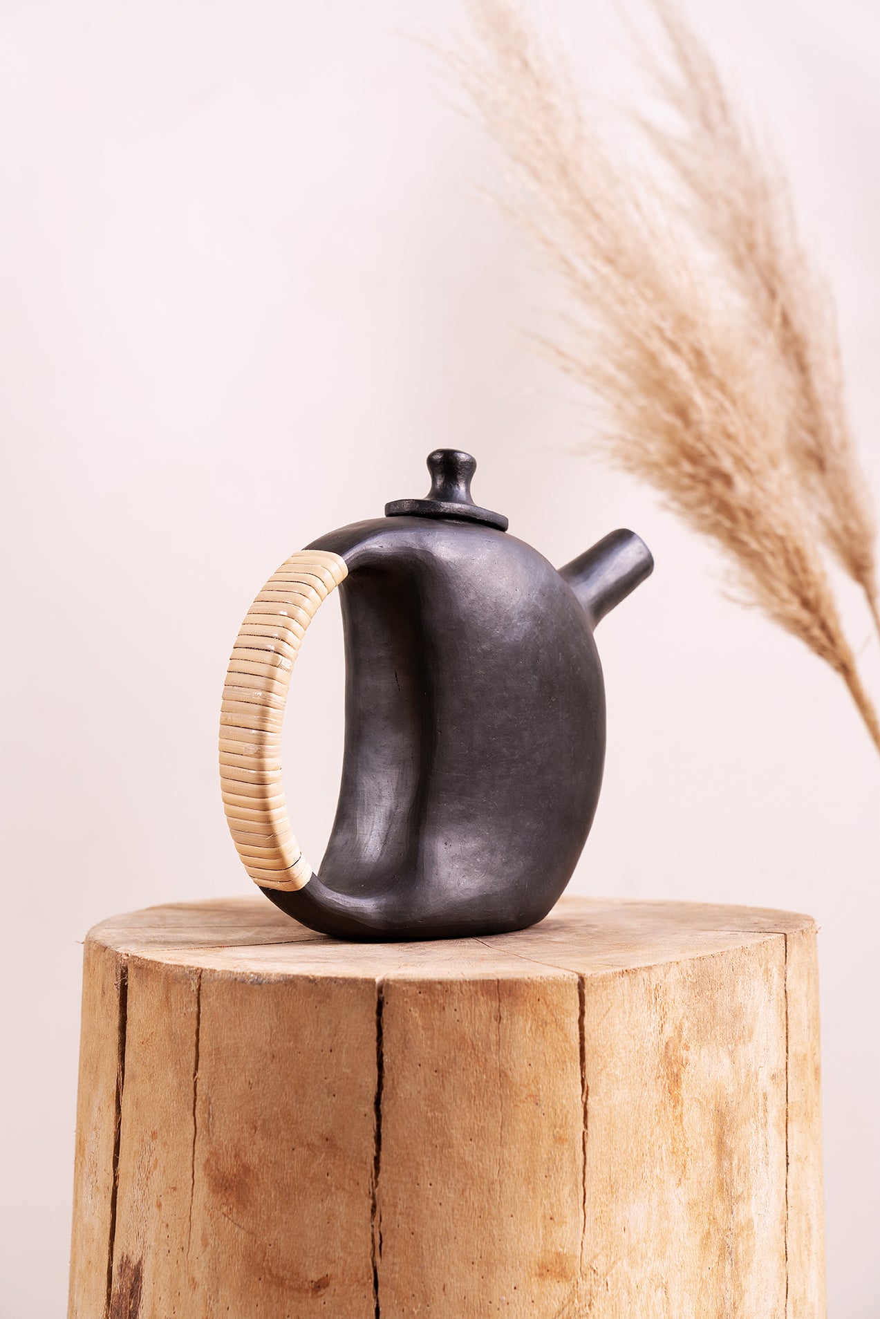 Black Serpentine Stone Wine Pot