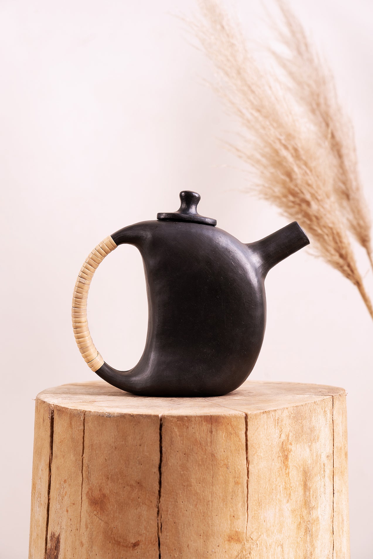 Black Serpentine Stone Wine Pot