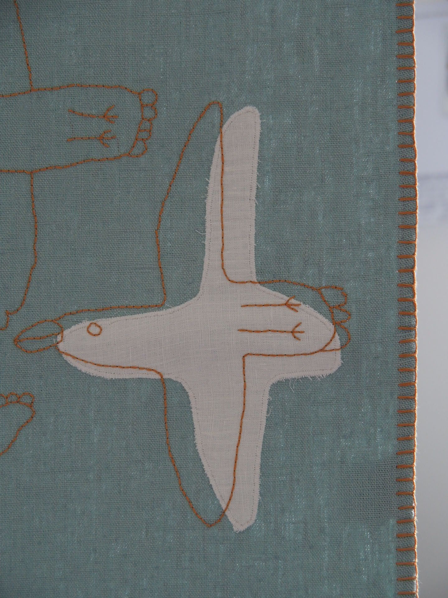 Hypoallergenic baby blanket made from GOTS-certified linen.